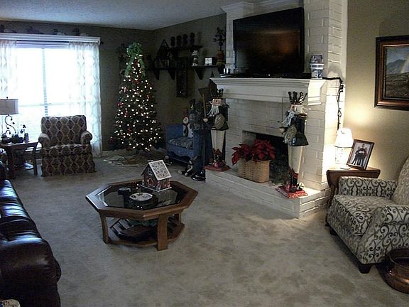 4th image of 30 Oak Harbor Dr