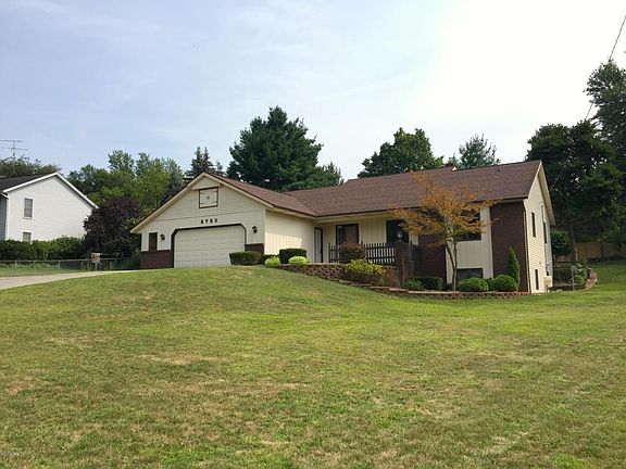 2nd image of 2720 Wildridge Ct NE