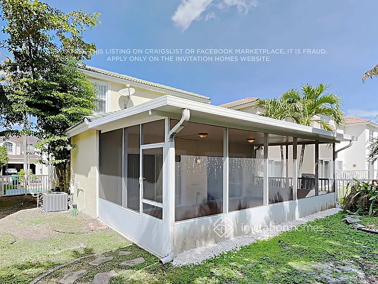10338 NW 7th St — Photo 15