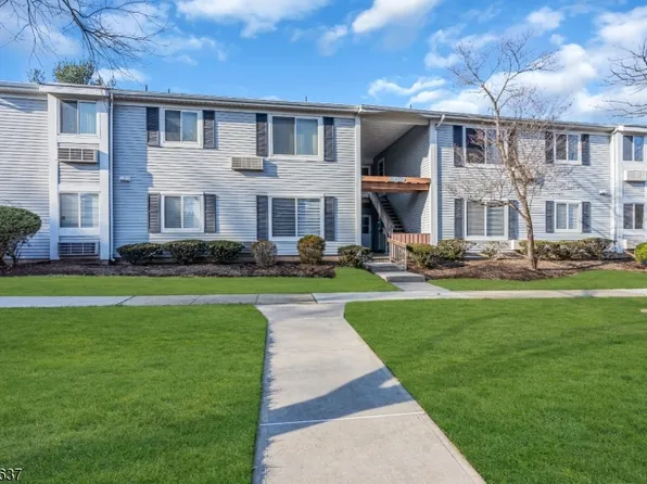 10 Steeplechase Ct, Franklin Twp., NJ 08873