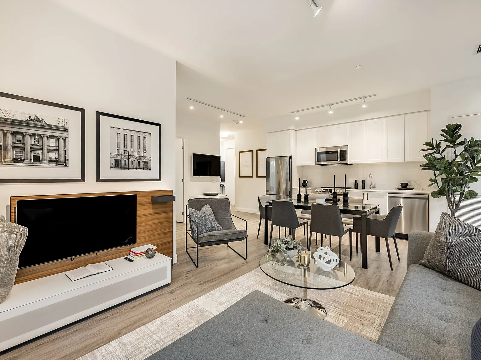 299 The Kingsway Toronto — Photo 2