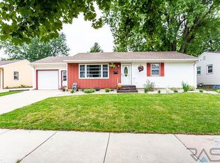 2313 S Crestwood Rd, Sioux Falls, SD 57105