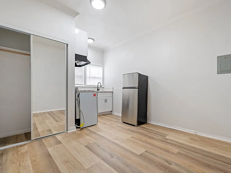 2622 Brighton Ave #4 — Photo 5