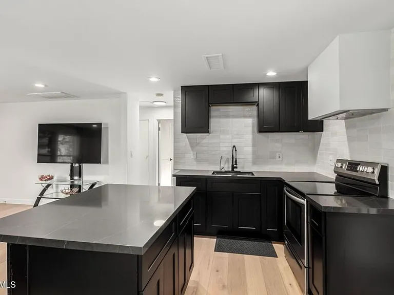 26 N Parsell — Photo 4