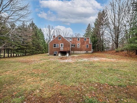 4th image of 36 Lakemans Ln