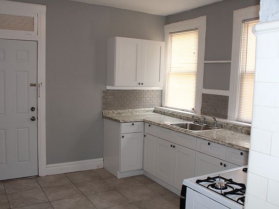 4th image of 541-543 Sandford Ave
