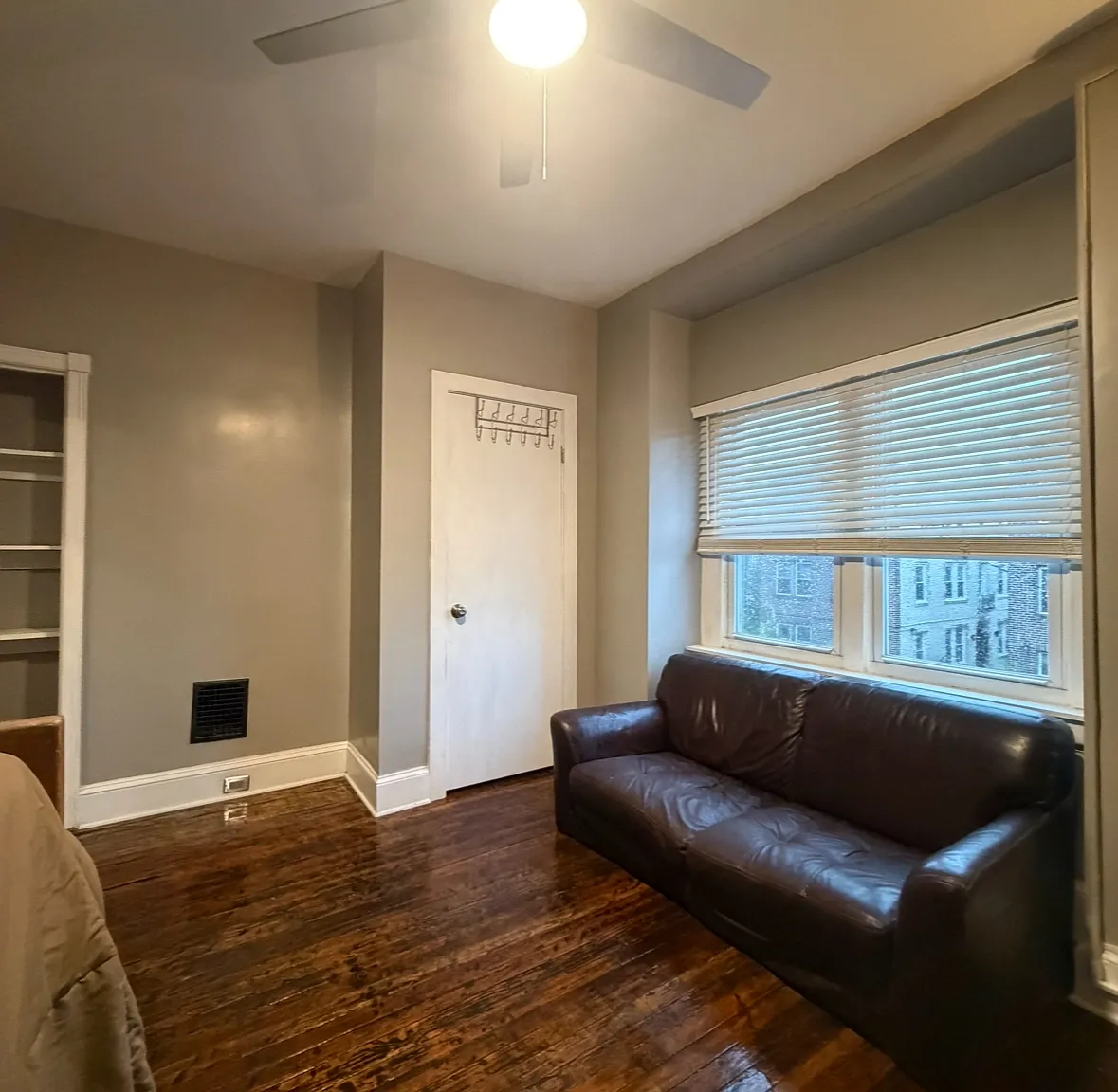 1 bed, 500 sqft, $1,200 — Photo 3