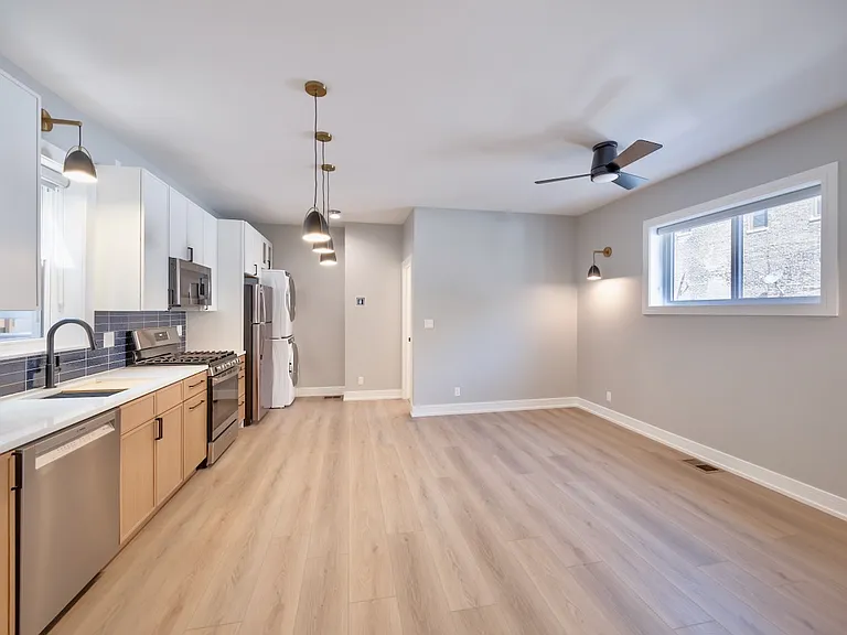 1809 S Laflin St — Photo 3