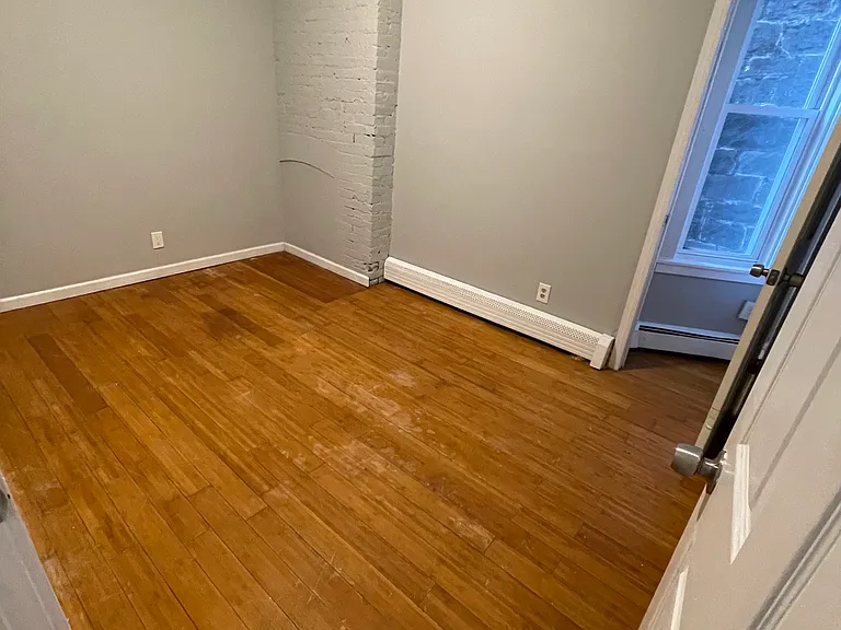 584 Kossuth St #584 — Photo 5