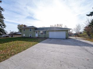 445 Walnut Ln, Apple Valley, MN 55124