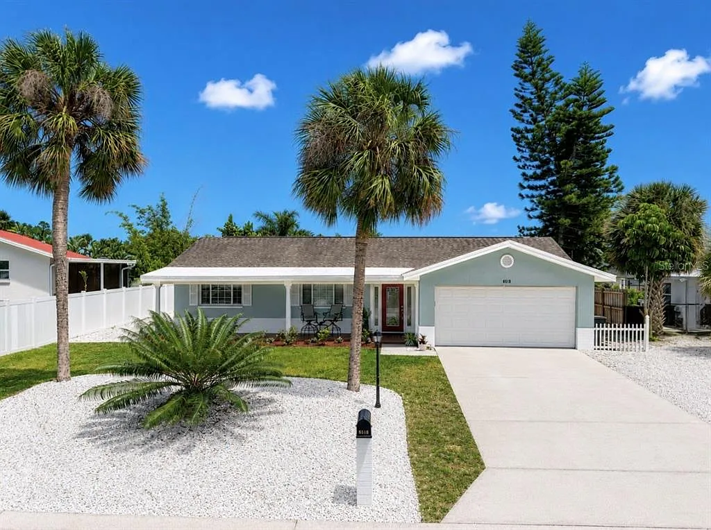 3 bed, 2.0 bath, 1810 sqft, $3,500 — Photo 1