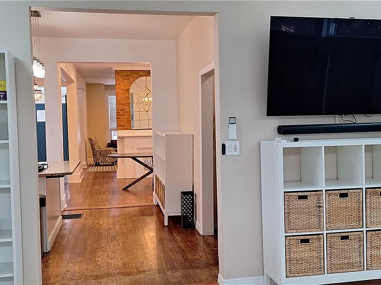 548 S Graham St — Photo 17