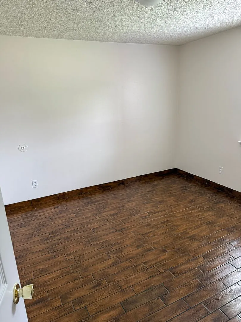 Move In Special!! Three Bed/One Bath Home/Freshly Painted/Fenced Yard — Photo 3