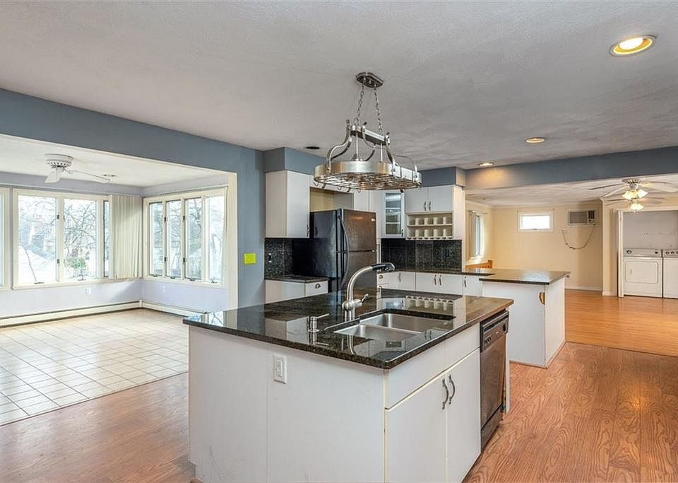 1st image of 40 Allen Ave