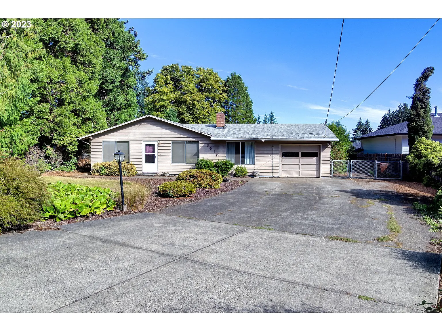 8015 SE Strawberry Ln photo 1
