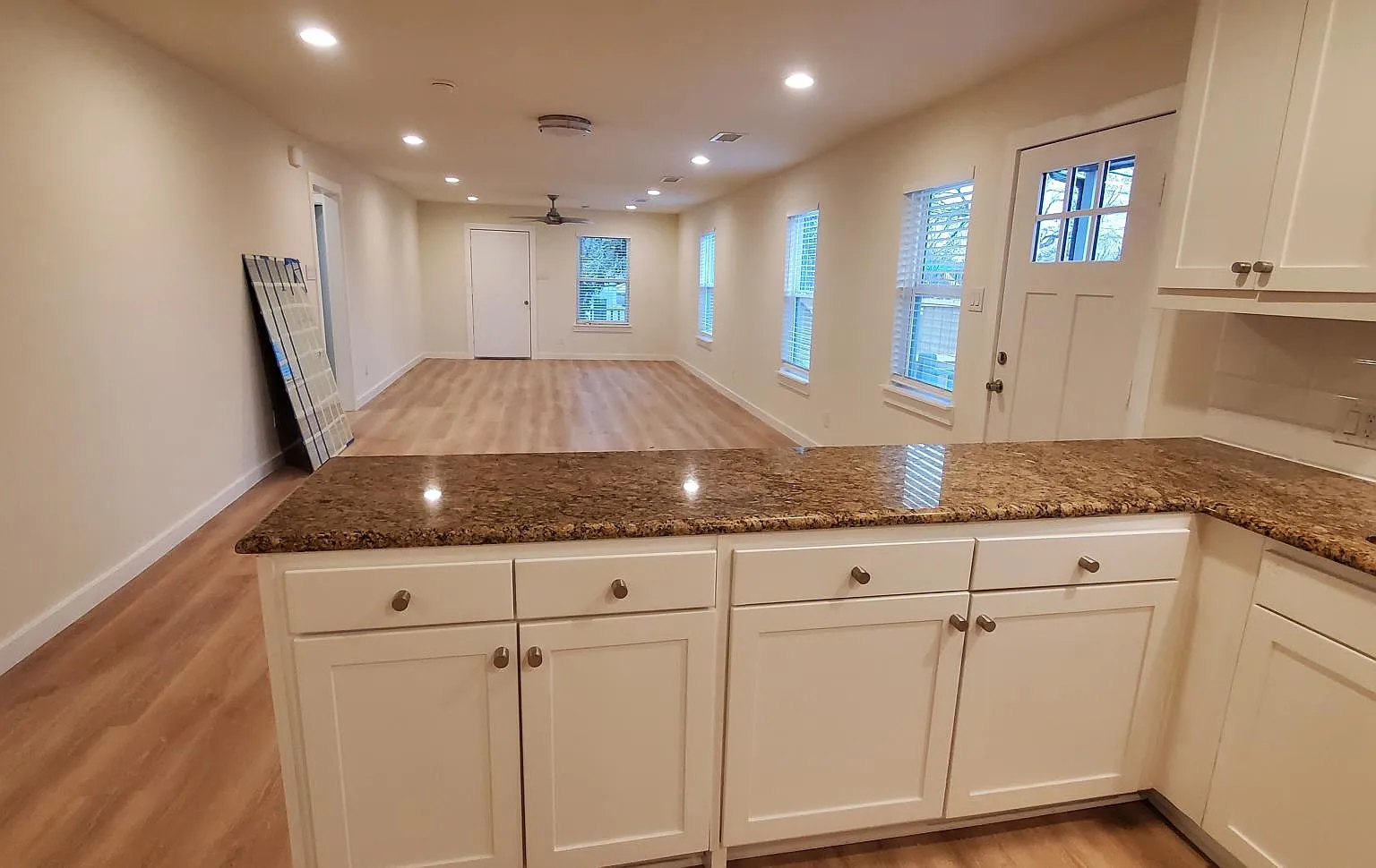 3203 N Winnetka Ave — Photo 4