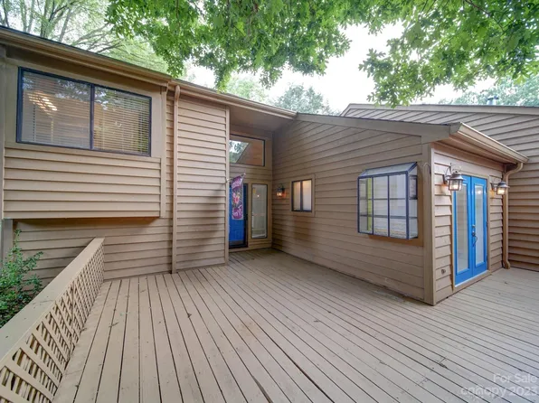 9002 Saint Croix Ln, Charlotte, NC 28277