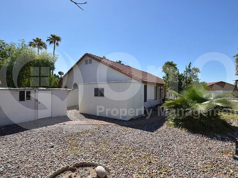 2808 E Nora St — Photo 27