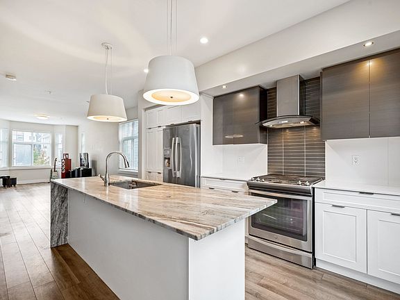 4th image of 20852 77a Ave #33