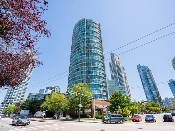 6088 Willingdon Ave #1702, Burnaby, BC V5H 4V2