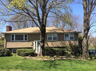 4 Rainbow Ave, Chelmsford, MA 01824