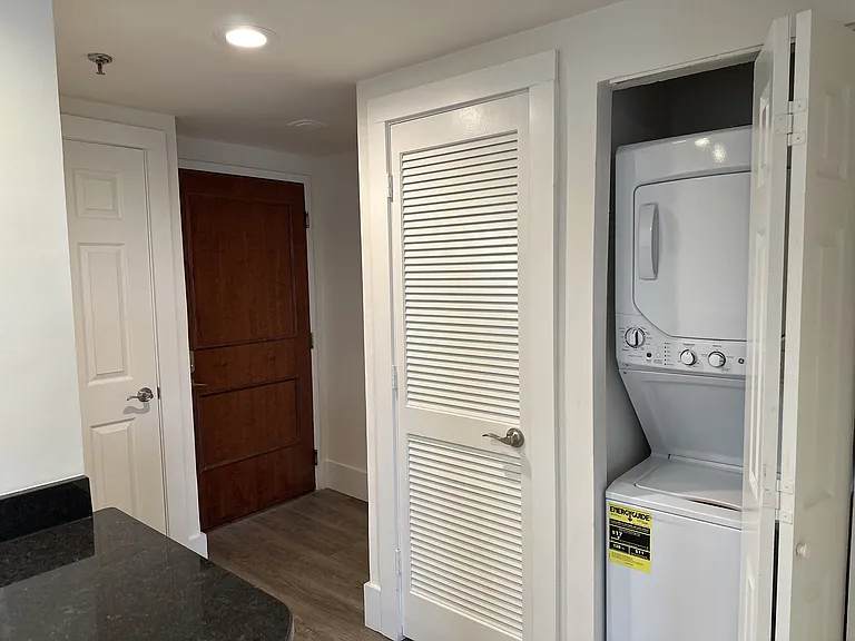Wesley Townsend Apartments at Buckhead — Photo 77