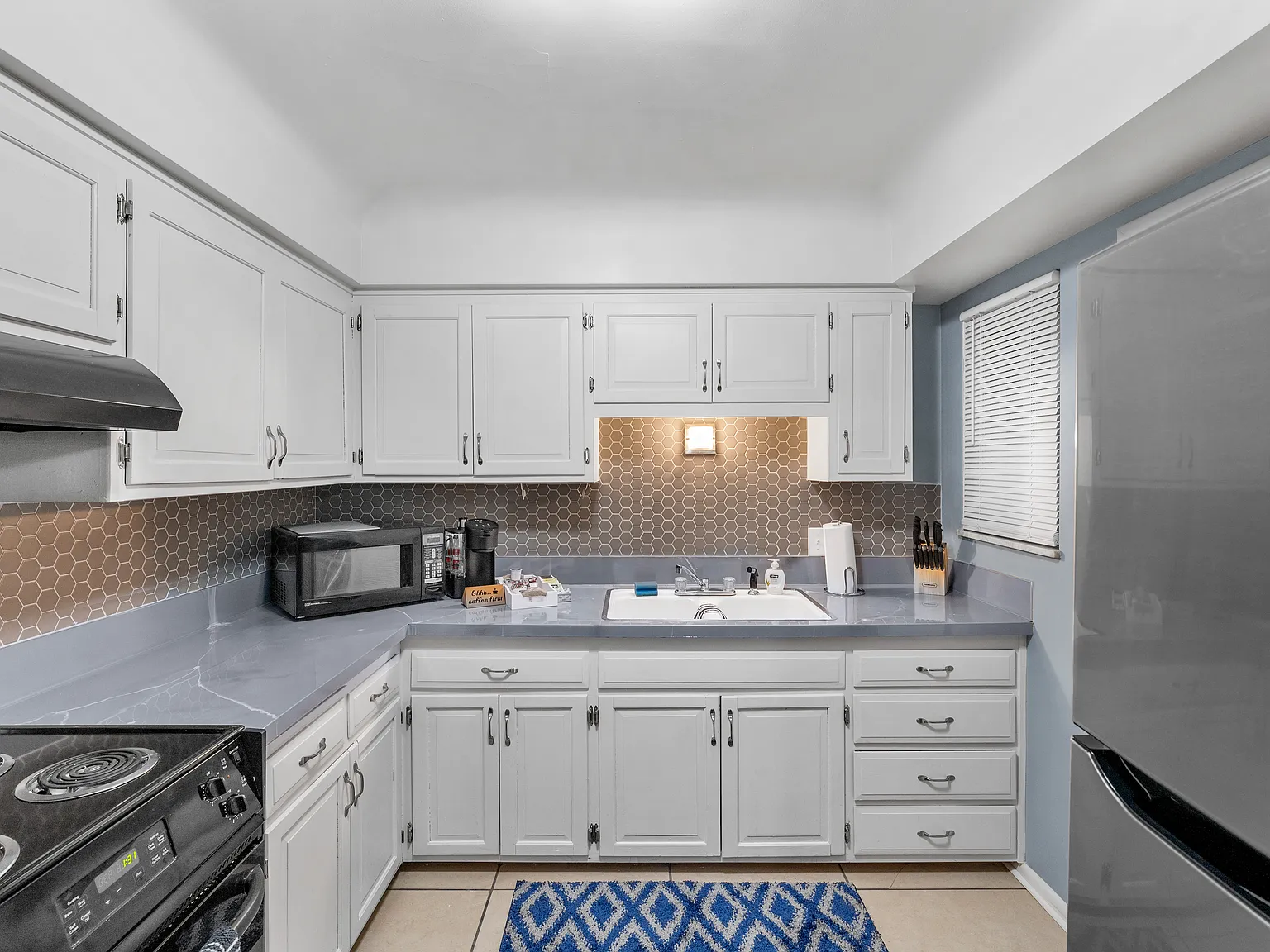 3 bed, 1000 sqft, $1,700 — Photo 3