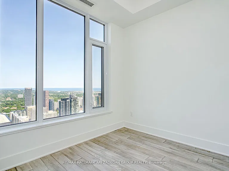 11 Yorkville Ave #5806 — Photo 17