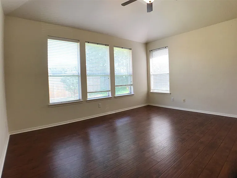 6323 Sunset Cove Ln — Photo 12