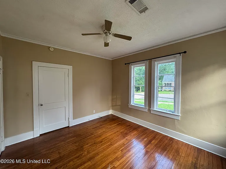 428 Decelle St — Photo 15