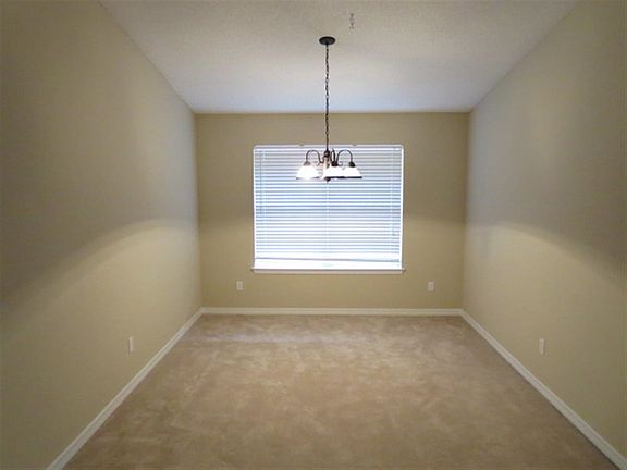 5th image of 788 Ladner Dr