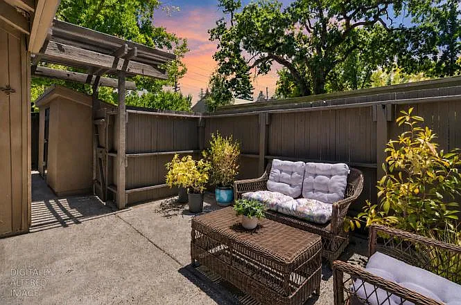 2 bed, 1099 sqft, $2,400 — Photo 3