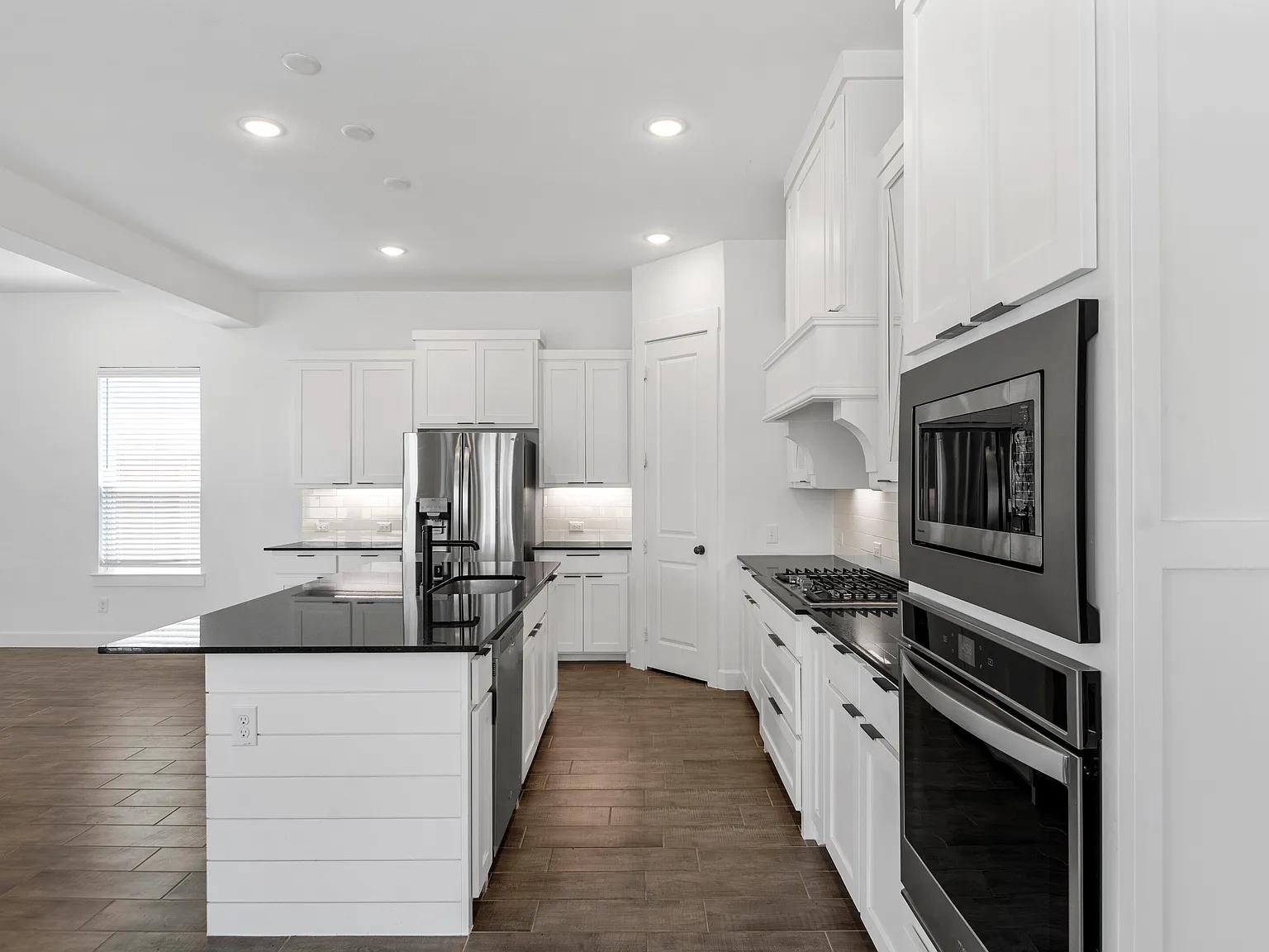 4 bed, 3097 sqft, $3,495 — Photo 4