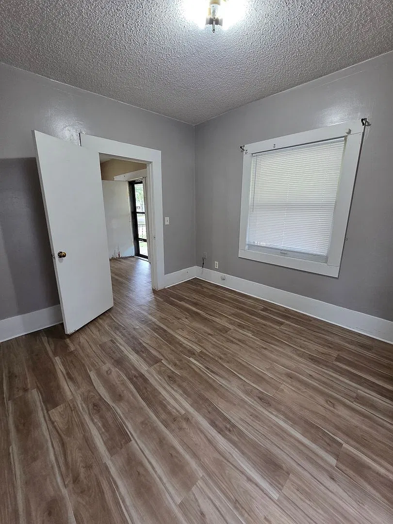 1350 S Greenwood - 2 Bedroom, 1 Bathroom Home with 2-Car Garage - $900 — Photo 4
