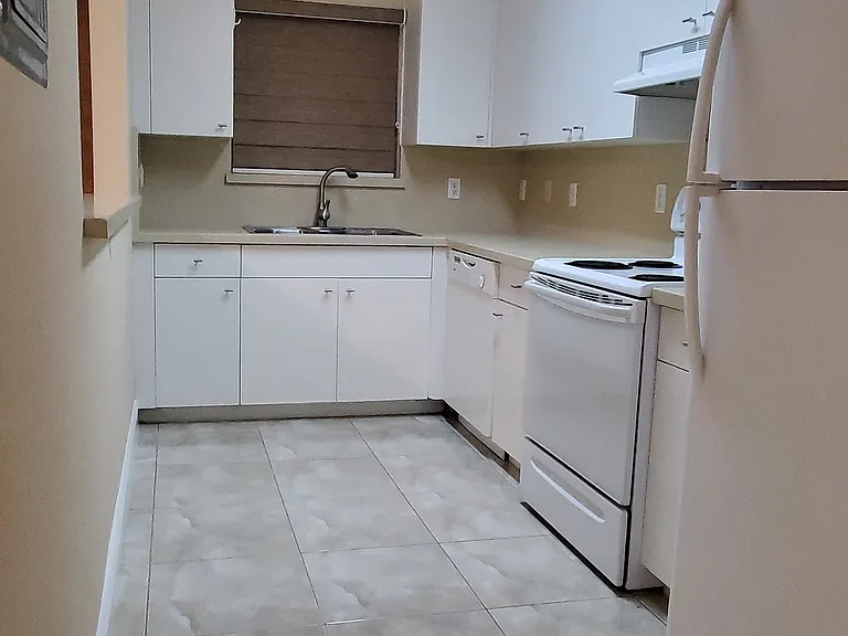 1627 NW 18th St #310 — Photo 5