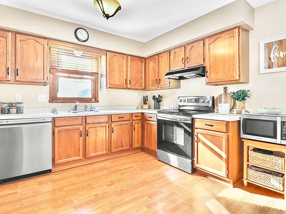4th image of 1002 Cherrywood Dr
