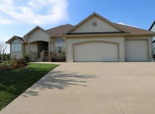216 N Westglen Dr, Raymore, MO 64083