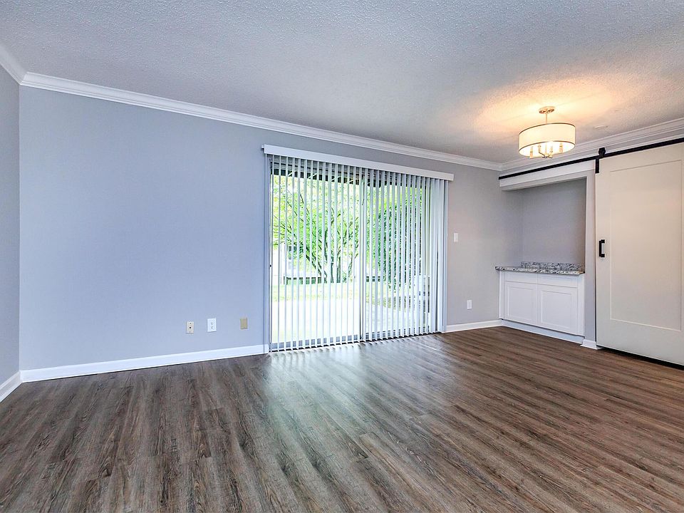 YOUR NEW LIVING ROOM IN KNOXVILLE, TN