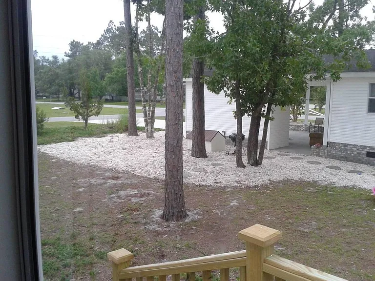 621 Live Oak Dr — Photo 2