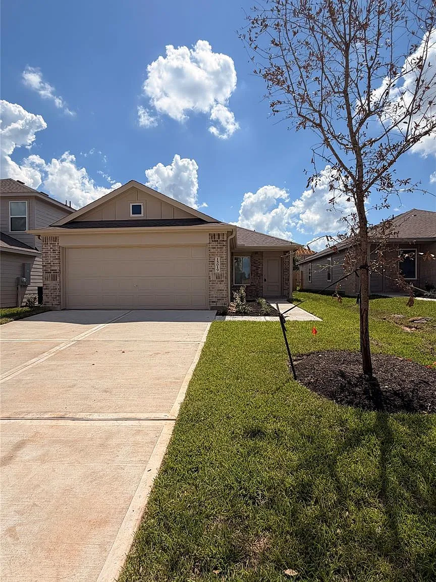 3 bed, 2.0 bath, 1409 sqft, $1,790 — Photo 1
