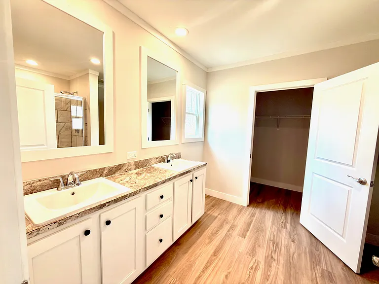 2137 N Royal St — Photo 10