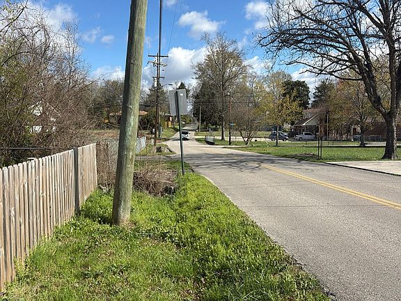 5th image of 1437 Greens Lake Rd