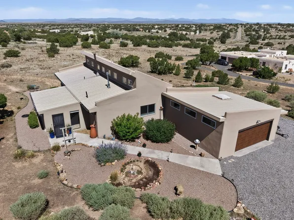 8 Estambre Ct, Santa Fe, NM 87508