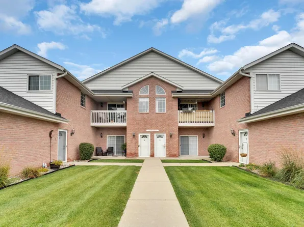 W241N2573 East Parkway Meadow CIRCLE Unit 3, Pewaukee, WI 53072