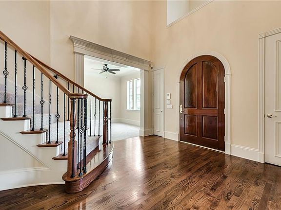 3rd image of 3232 Langley Dr