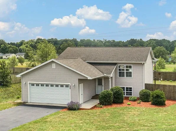 4473 Quail Ct, Traverse City, MI 49685