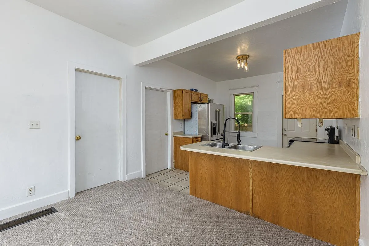 1 bed, 1.0 bath, 572 sqft, $1,250 — Photo 2