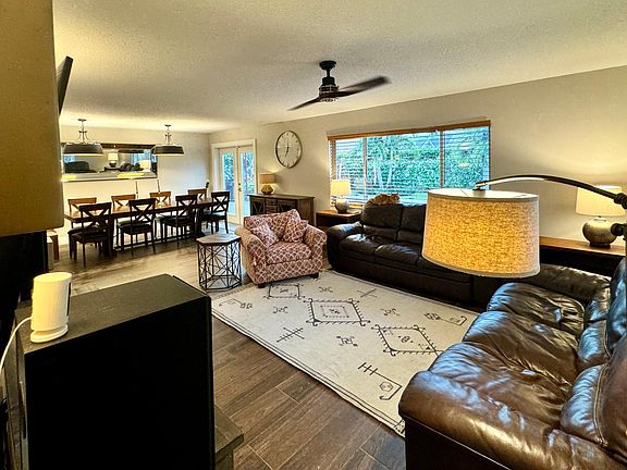 Family/Dining Room Pool View