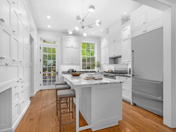 430 Hudson Street image 3 of 34