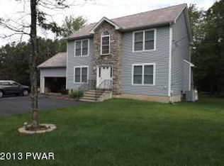 144 Schoonover Ct, Bushkill, PA 18324
